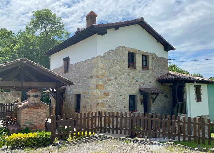 Apartamentos Rurales La Caviana
